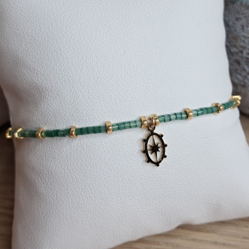 Bracelet fin breloque ovale "Étoile du Nord"