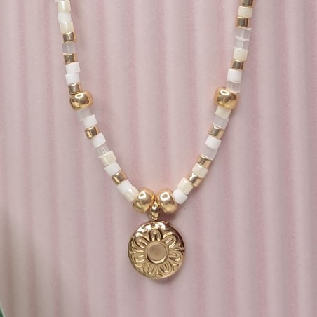 Collier Ras de Cou breloque "Médaillon Fleur"