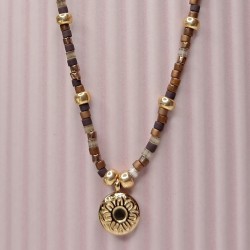 Collier Ras de Cou breloque "Médaillon Fleur"